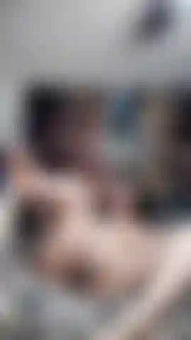 Llena mi boca hasta que gotee de mis labios.