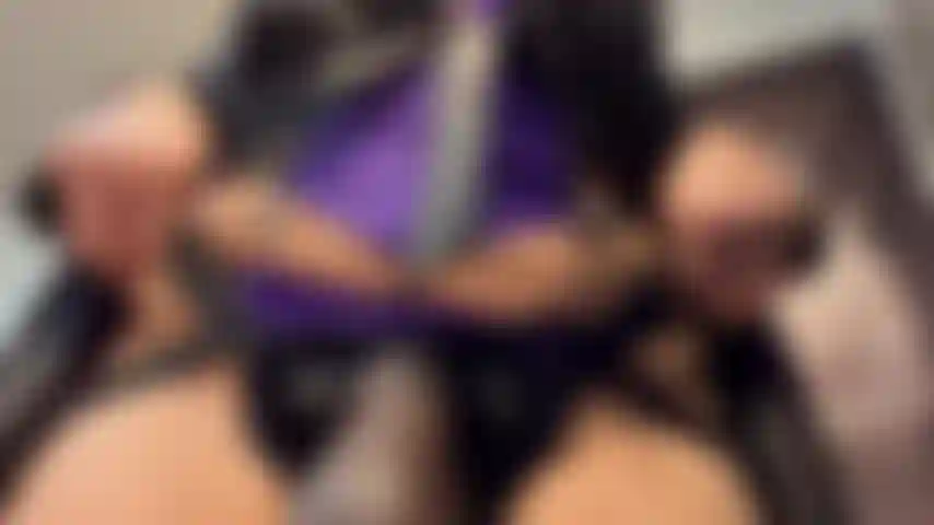 Pov: de rodillas con la boca abierta para diosa.