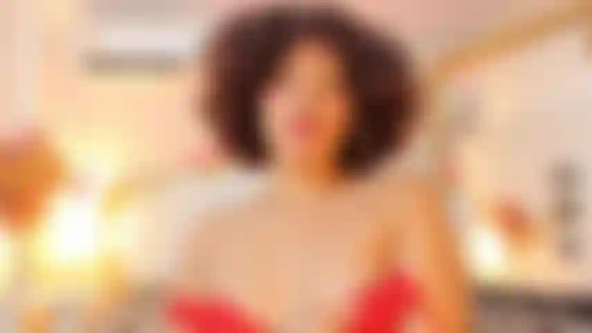 Montando tu polla rosada.