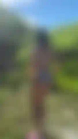 Desnudame en lugares prohibidos.