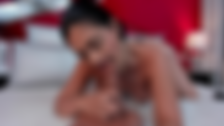 Una deliciosa mamada de tu chica favorita te sorprenderá con lo profundo que llega.