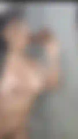 Te gusta chupar mira como te la chupo en la ducha mientras hago con tu polla y egua calle en mi culo.