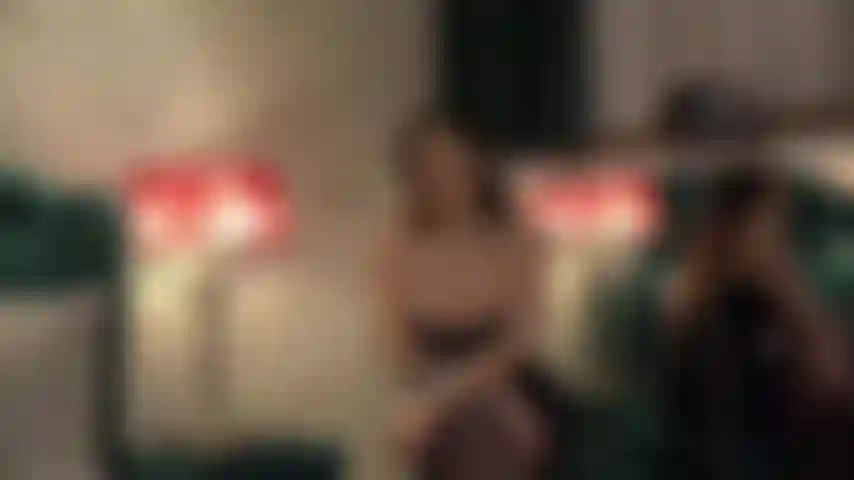 Tu verdadera diosa va a humillar tu inútil polla y hacerte adorar su perfección.