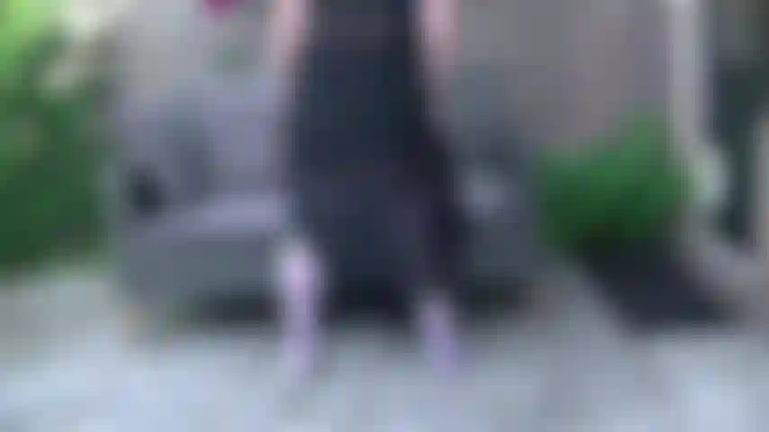 Medias blancas en el sofá.