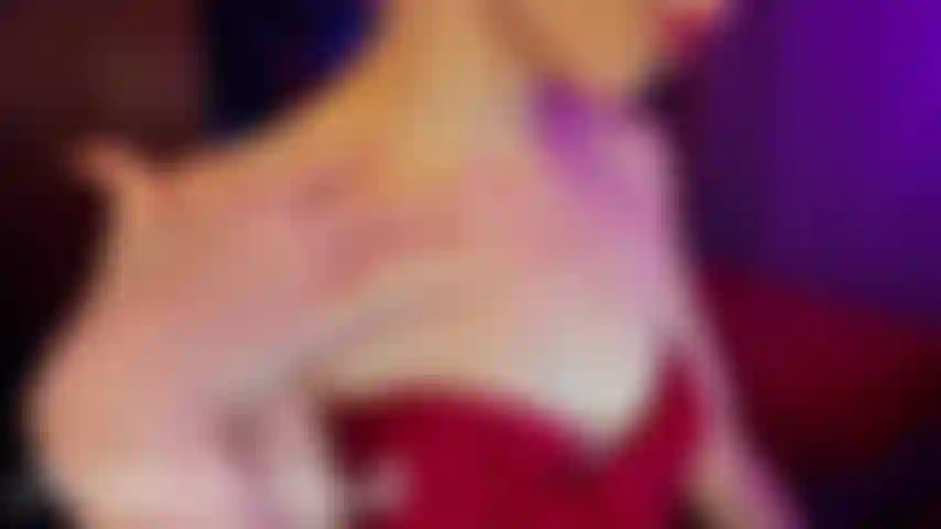 Adoro el cuello y el pecho, después de la ducha (sin audio).