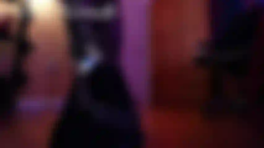 Juego de roles: atrapada por una giganta hecha para rendir culto a la bota (género neutral).