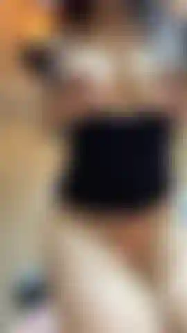 Iam wet and so horny...