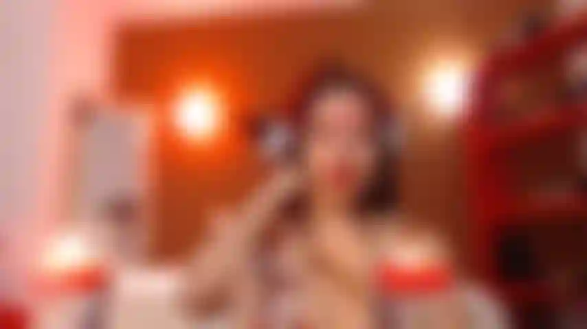 Magia roja! Excítate y hechízate con mi gracia, voz y cuerpo!