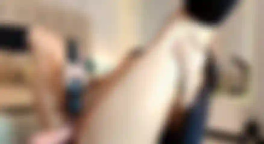 Fuckmachine destruye mi útero.