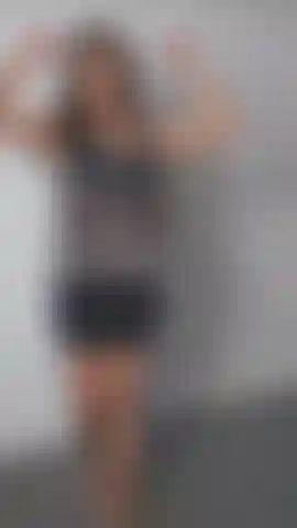 Strip/bj-pov me desnudo para ti, saco tu polla, te la chupo y te pido tu semen.