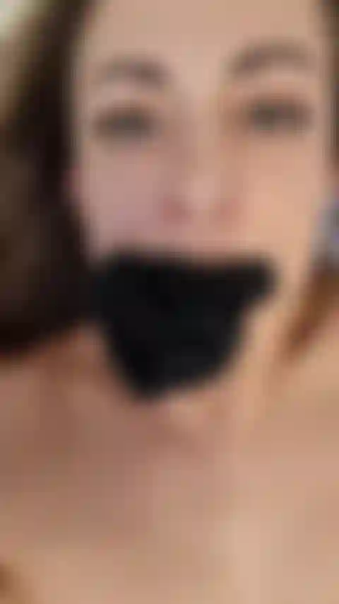 '¡ Después del show show'! Comencé el show con las bragas puestas y lo exuberante en mi coño, lista para correrme... Quieres ver cómo me veía inmediatamente después del show?