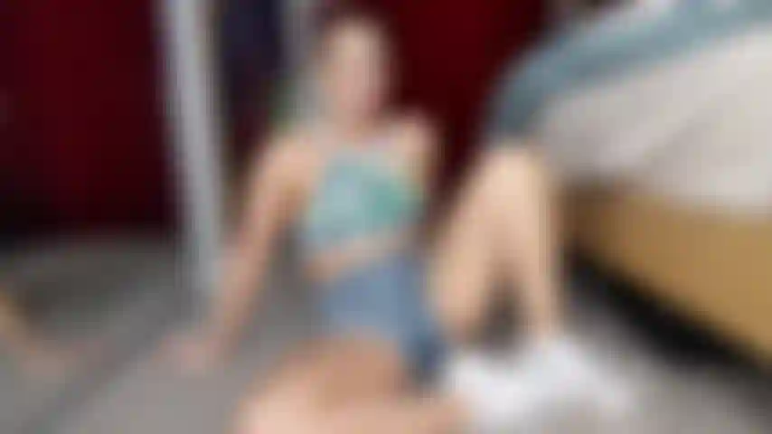 Paja con los pies en punto de vista mientras juego con mi coño.