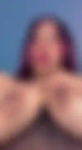 Me gustaría que chuparas mis tetas lechosas.