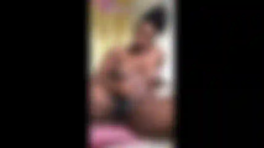 Orgasmo tembloroso de cuerpo completo.