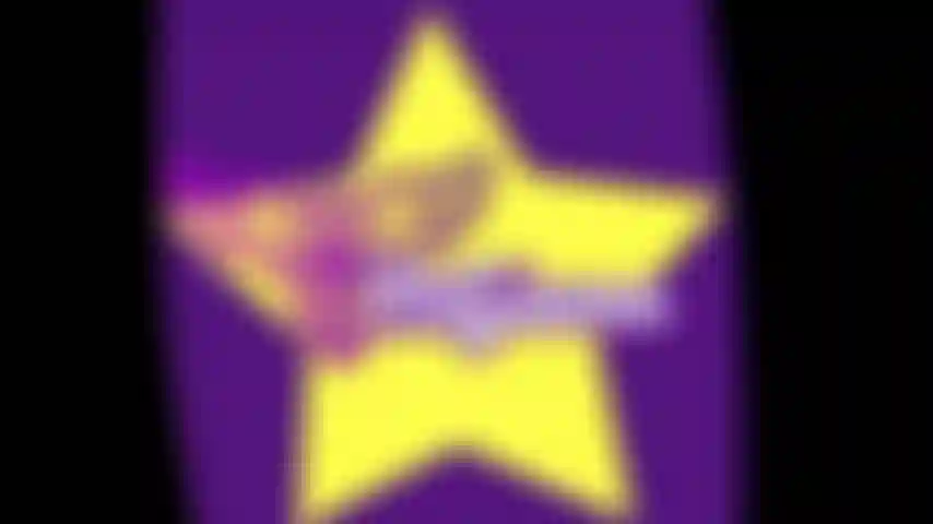 Abriéndome el culo y mostrándote mi bonito agujero marrón.