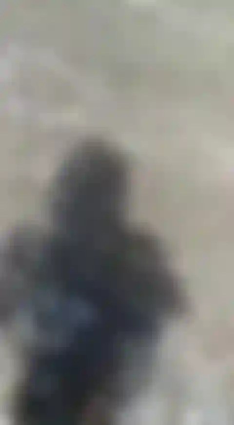 El agua jugueteando con mis hermosos pies.