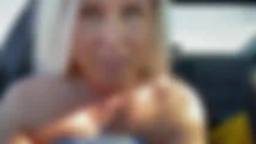 Liv se ríe de tu pequeño pene (sph).