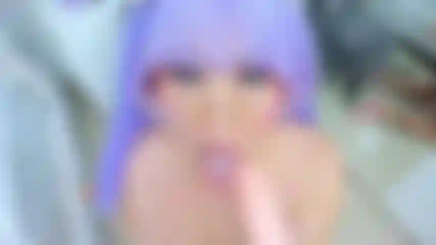 Campeona de mamada con la boca llena de leche.