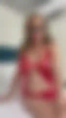 Heres your golden goddess for you to enjoy my body, tell me what you want to do with it?