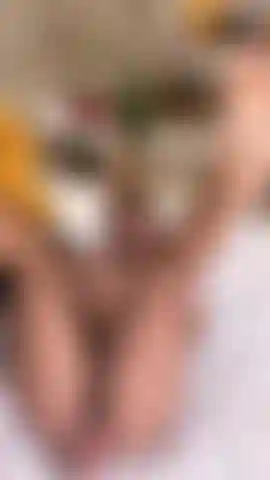 Les opens! fully nude