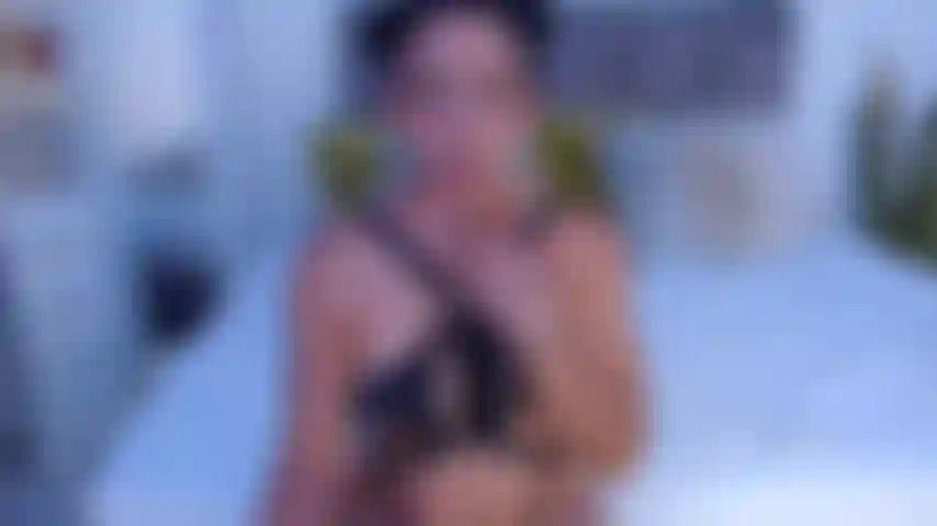 Jugando con tu polla y mi cuerpo.