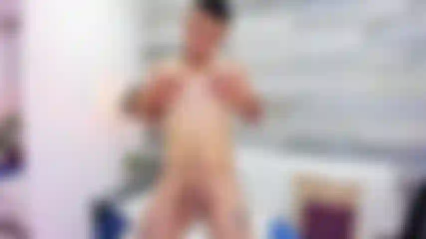 Sacudiendo mi dura polla para ti.