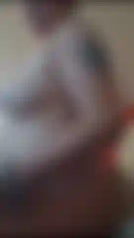 Vibraciones de coño exuberante y juego anal con consolador.