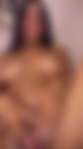 Tócate mirando y escuchando como suena mi coño.