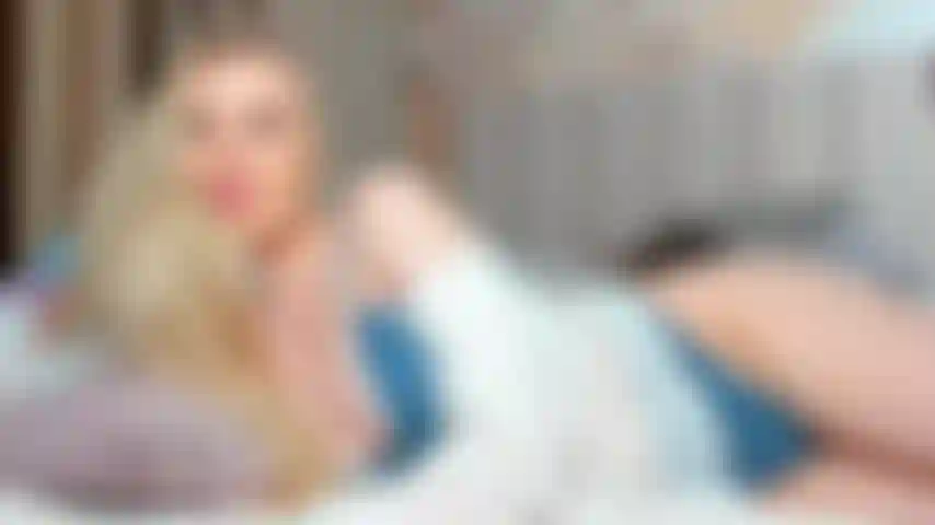 Strip, moviendo mi culo caliente, te vuelvo loco.