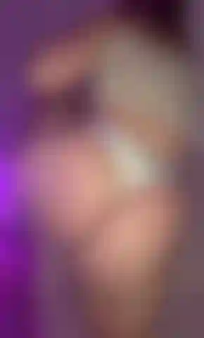 Clapping in real time (no slow motion) with white Calvins