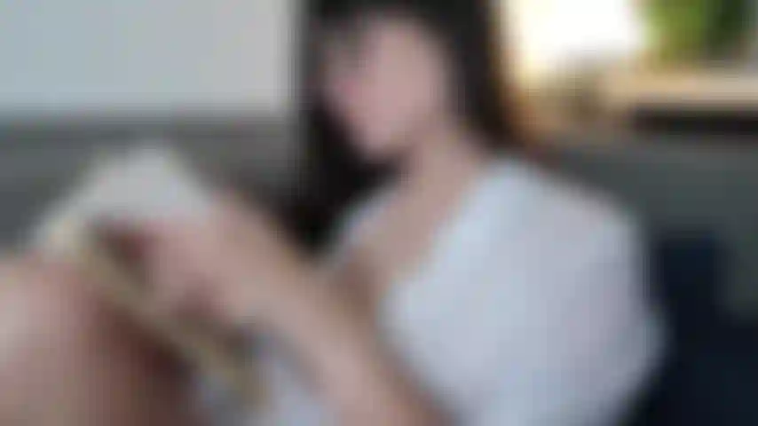 Sweet gf te cuida: has tenido un día largo y quiero ayudarte a relajarte. Estilo asmr, charla de gfe de voz suave, masaje de hombros, masturbación con la mano y sexo lento con un consolador donde te suplico que te corras conmigo.