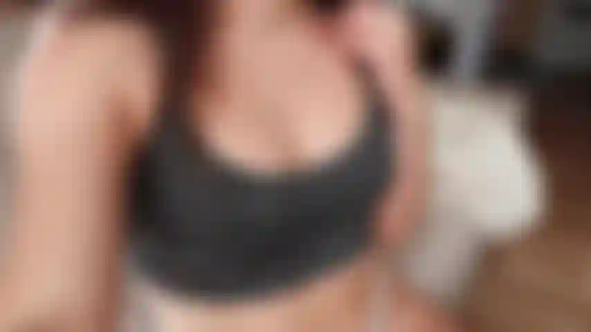 Joi fetiche de axilas: quiero que acaricies tu polla mientras tocas, hueles y lames mis axilas. Entonces te ruego que me folles la axila hasta que dispares tu corrida por todas ellas. Mmm, un desastre apestoso y pegajoso.