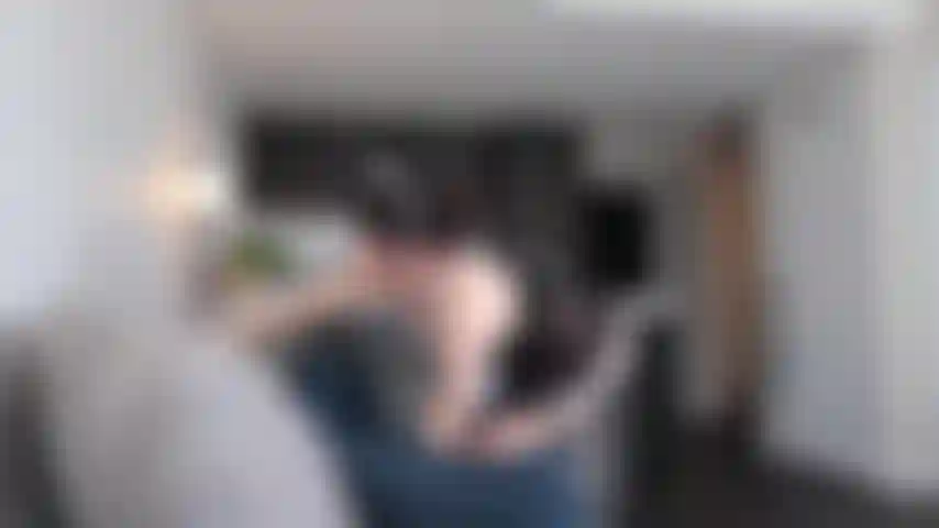 Degradando a la criada: la atrapaste husmeando entre tus juguetes. Ella tiene que ser castigada si quiere conservar su trabajo. Padel, pinzas, plug anal, tortura y facial.