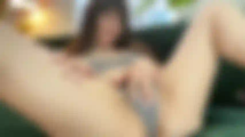 Joi con cuenta regresiva de semen. ¡Quiero que te corras conmigo! Mirémonos bajar. Te animo a que me acaricies mientras hago vibrar mi clítoris hinchado. Nos fortalecemos y cuando ambos estamos cerca, hago la cuenta regresiva para corrernos. Tengo un orgasmo intenso y pulsante.