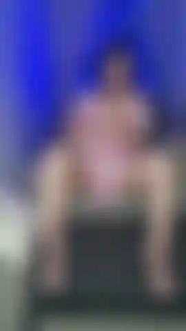 Masturbándome con tacones altos antes de la cena familiar de navidad.