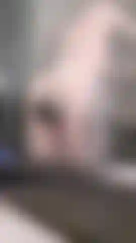 Dildo cabalgando a través del cristal de la ducha.