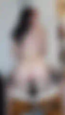 Culo aceitoso y brillante mientras cabalgo pt2.