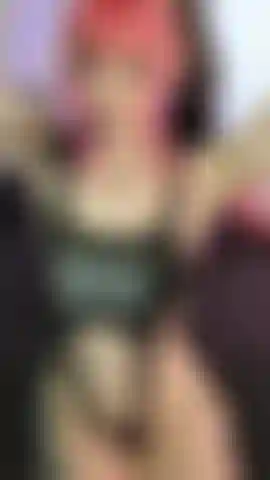 Chica gamer toma una polla de 9".