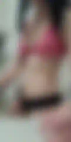 Sacudiéndome el culo en el baño antes de un show.