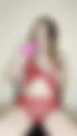 Cojo garganta y monto consolador pegado a silla.