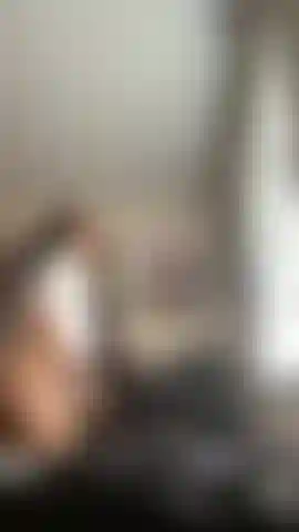 Pensar en ti mientras estás lejos siempre me dan ganas de tocarme. Mi juguete se siente tan bien.