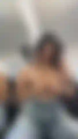 You will see my big breasts bounce freely, without filters, without brakes. Slow at first then louder, just enough to keep your attention focused. It's made to turn you on quickly...