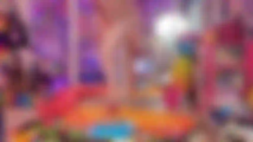 Salpicada como un pastel de smerf, sentada + pisoteando!