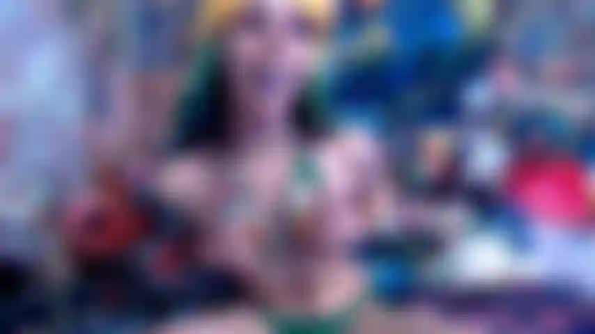 ¡Cómete las gomitas que me sacan del coño + culo!