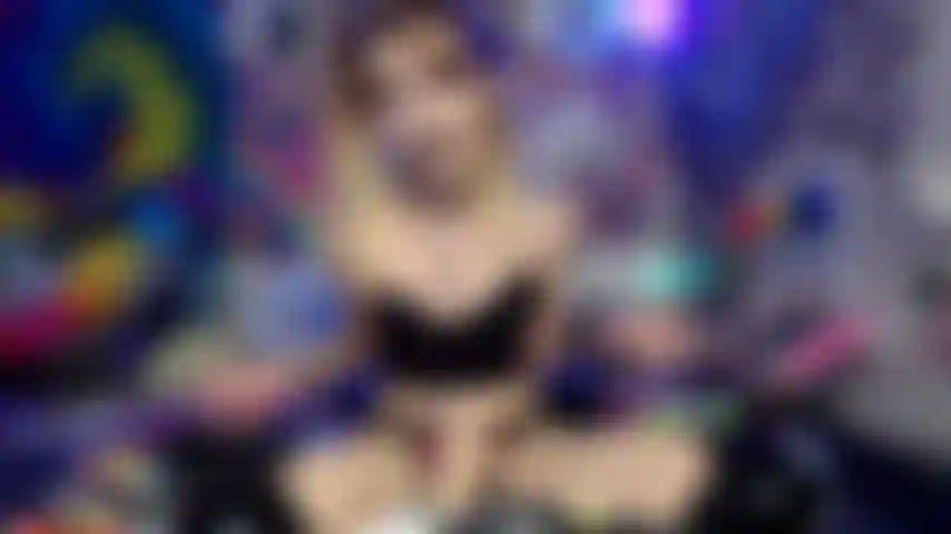 La hipnotizante diosa gótica te posee como su puta mariquita!