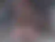 Juego de coño de juguete chupando clítoris.