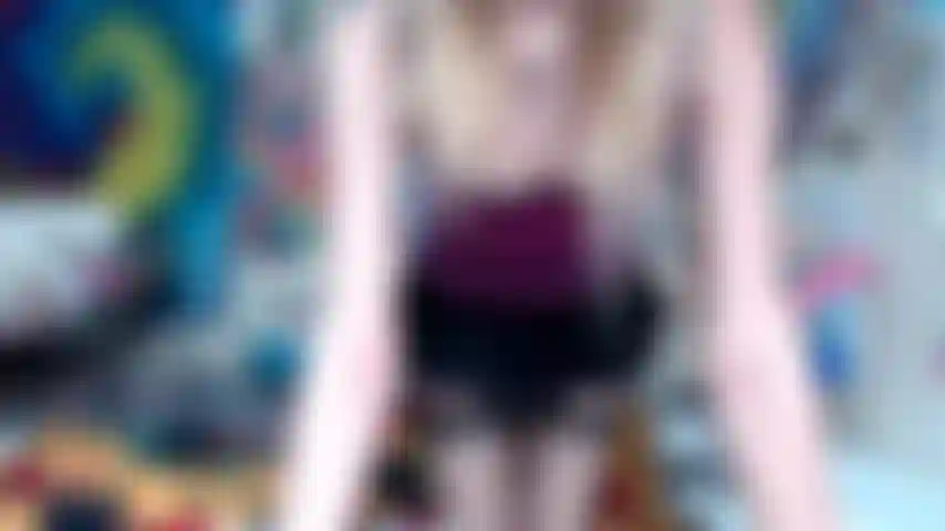 Sensualidad por delante y por detrás bajo la falda.