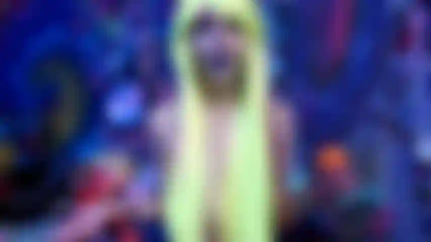 La princesa giganta te achica el tamaño de un bocado.