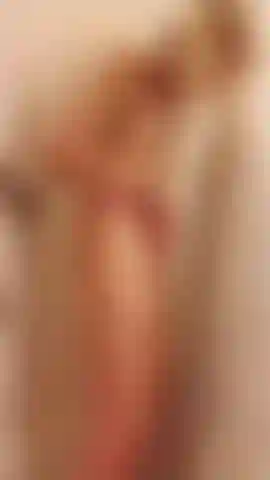 Princesa con coletas y su sucio juego de ducha al azar.