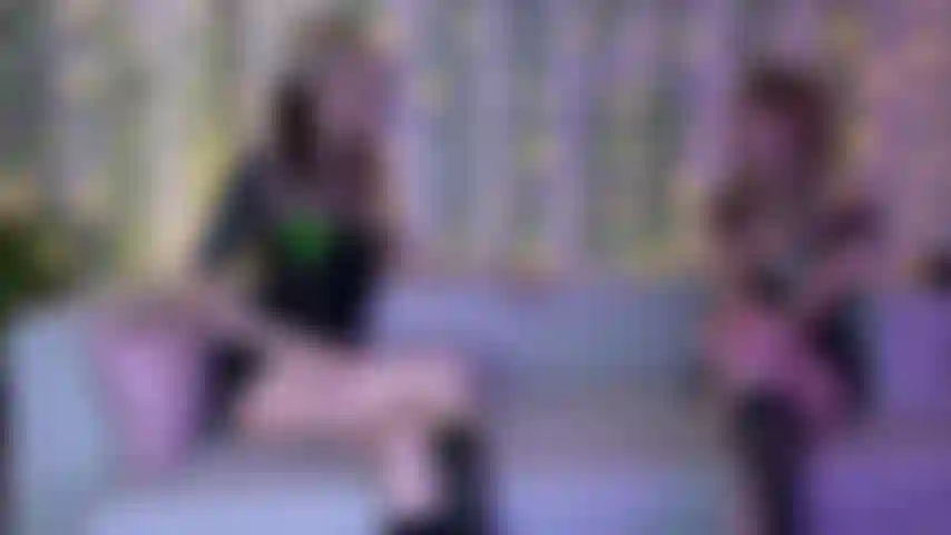 Masajeando + adorando a la diosa charlie cake.